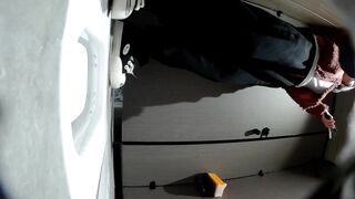 最新流出❤️精品厕拍火锅城女厕全景高清后拍超短裙松糕鞋靓妹差点滑倒