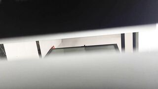 厕拍大神速速的世界❤️手持闯拍台球馆女厕偷拍来打球的美女尿尿有个不错的白虎妹.