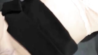 猎奇 纹身馆里的秘密 高颜值小妹给骚逼纹身 纹身师忍不住强行抽插顾客 小穴被操出白浆才停止