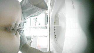 厕拍大神❤️写字楼女厕前后景双视角高清偷拍女同事尿尿黄色长靴高颜值