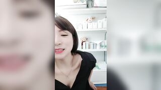 2025年3月最新，母婴店板娘，【桃花源】，今天没生意，寂寞少妇赚外快，给大哥们看看自己有多骚1