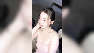 女神 妙妙】 完美尤物正常播的时候给人一种明星贵妇的感觉，大秀的时候又让人眼前一亮好淫荡啊，超级反差