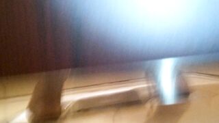 装修公司女厕全景偷拍连衣裙少妇的大黑B4K原档