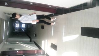 大神潜入装修公司女厕全景偷拍美女职员的肥鲍鱼4K原档