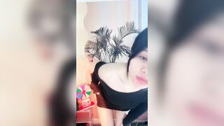 2025年4月新人，【小少妇以下海】，舞蹈御姐， 超骚~超漂亮~道具自慰~尿尿，甜美可人校园女神2