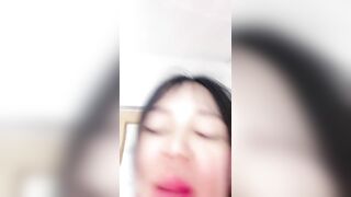 2025年4月新人，【小少妇以下海】，舞蹈御姐， 超骚~超漂亮~道具自慰~尿尿，甜美可人校园女神1