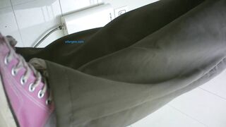 精品厕拍】，脸逼同框高清偷拍女蹲厕，各种类型小姐姐方便，微胖小妹闻自己内裤上的白带有无异味6