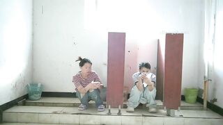 4月流出佼佼者全景廁拍❤️系列蘇州工業園電子廠女工宿舍女廁——升級全景 溝底雙視角偷拍3