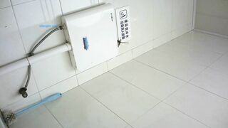 精品厕拍】，脸逼同框高清偷拍女蹲厕，各种类型小姐姐方便，微胖小妹闻自己内裤上的白带有无异味.