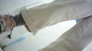 精品厕拍】，脸逼同框高清偷拍女蹲厕，各种类型小姐姐方便，微胖小妹闻自己内裤上的白带有无异味.2