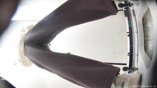 ⚫️【精品廁拍】，定點4K全景真實偸拍，職校女廁記錄超多小姐姐方便，先拍臉再拍雙洞9