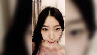 女神】，无数宅男舔屏打飞机，早期网红福利姬【八月未央】最新流出高端定制，脸穴同框道具自慰