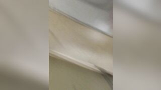 精品厕拍，大胆坑神藏身办公楼女厕，全方位偸拍超多小姐姐方便，拍各种大屁股3