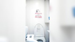 快餐店公共女厕真实偷拍，超多气质漂亮小姐姐方便