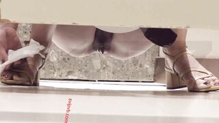 《烂大街》大神潜入商城女厕全景偷拍19位美女嘘嘘1