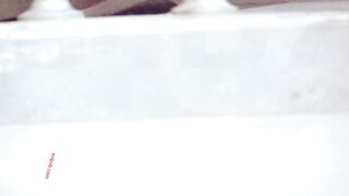 《烂大街》大神潜入商城女厕全景偷拍19位美女嘘嘘3