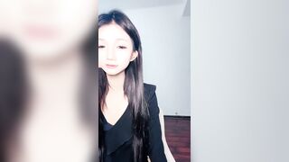 校花女神 【秒爆】逆天颜值，魔鬼身材 全裸骚舞 道具自慰1