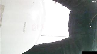 台湾大神潜入新北高中女厕 全景偷拍多位漂亮学妹各种极品美鲍鱼3