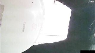 台湾大神潜入新北高中女厕 全景偷拍多位漂亮学妹各种极品美鲍鱼3