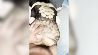 -00后极品身材反差小狗 爬过去把小穴打开让我进去 完美露脸