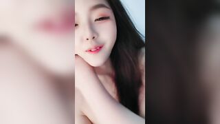 高颜值白富美，抖音网红女神【小馋猫】还是下海了，美到爆究极反差，诱人裸舞，脸穴同框自慰喷水.