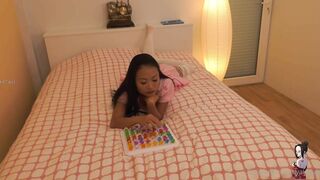 日裔色情影星刘玥闺蜜少妇御姐范「Ayako Fuji」OF露脸私拍，亚裔闺蜜用玩具相互取悦对方，舔阴蒂，插假屌，玩69