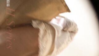 大神一路跟踪尾随偷拍不穿内裤的短裙少妇 肥美多汁的美鲍鱼真想尝一尝