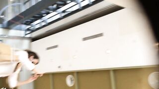 大神一路跟踪尾随偷拍不穿内裤的短裙少妇 肥美多汁的美鲍鱼真想尝一尝