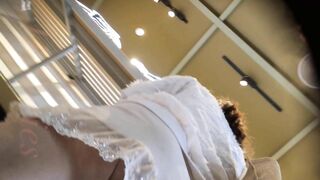 大神一路跟踪尾随偷拍不穿内裤的短裙少妇 肥美多汁的美鲍鱼真想尝一尝