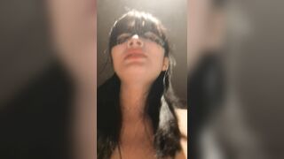 2025年4月最新流出，【B级别泄密】，28岁离异小少妇，一看就是很骚的长相，这床上的样子看来很久没做爱了