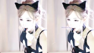 裸舞】，一见倾心，高颜值反差婊【悠悠】付费福利，各种情趣制服裸舞8