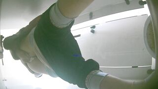 大学城女厕全景偷拍众多的小姐姐❤️各种极品鲍鱼完美展示7