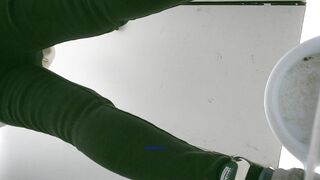 大学城女厕全景偷拍众多的小姐姐❤️各种极品鲍鱼完美展示6