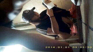 精品厕拍】，蹲坑脸逼同框偷拍，超多小姐姐方便，有长腿美女1