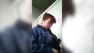 大神潜入学校女厕 全景双镜头偷拍多位漂亮学妹嘘嘘B脸同步1