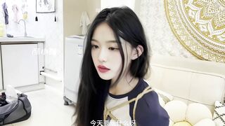 推特28万粉丝国产原创丝袜足交博主「酥小强」老有兄弟要看我弄她，那么今天又来啦！先让我的小姘头撩拨她，试试小妹妹的舌头可灵活