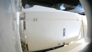 酒吧女厕全景偷拍多位美女嘘嘘 还有几位不错的黑丝小姐姐