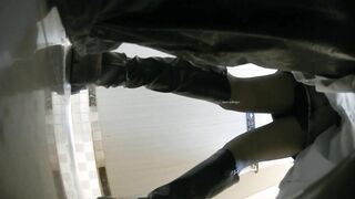 酒吧女厕全景偷拍多位美女嘘嘘 还有几位不错的黑丝小姐姐