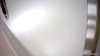 商场内衣专卖店，猥琐偷拍试衣间美女小姐姐试穿性感内衣，闷骚婊穿个黑丝吊带丁字裤