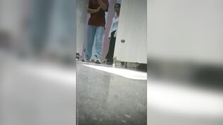 周末商场女厕全景后拍多位美女嘘嘘 还有几位高颜值小姐