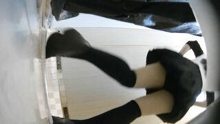 商场女厕全景后拍 络绎不绝的美女前来嘘嘘.