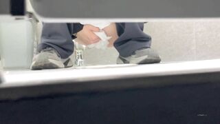 大神潜入商城女厕全景偷拍多位时髦的小姐姐❤️各种极品美鲍鱼