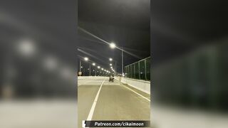 天花板露出狂人御姐【cikaimoon】付费④，更大胆直接，全裸与老农聊天帮人干活