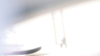 台湾小吃街女厕全景偷拍 5位美少妇的私密花园1