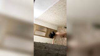 贵在真实，色胆包天公寓房趴气窗偷拍，多位小姐姐洗澡，都是苗条型的，还有大奶子高颜值，爽歪歪