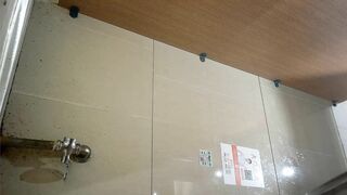 前后景真实偷拍夜店女厕，多位长腿气质小姐姐方便04