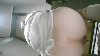 KTV酒吧女厕高清后拍 极品大痣疮小姐姐超反差透明情趣内裤用拉粑粑纸揉搓痔疮擦逼上还粘了纸