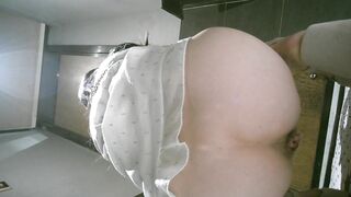 KTV酒吧女厕高清后拍 极品大痣疮小姐姐超反差透明情趣内裤用拉粑粑纸揉搓痔疮擦逼上还粘了纸