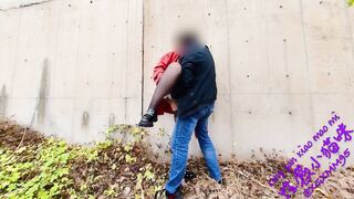 最新流出，全网狂人硬核户外真实勾引骚女【性感小猫咪】33G付费⑦，公园租条小船去湖里做爱岸上人来人往