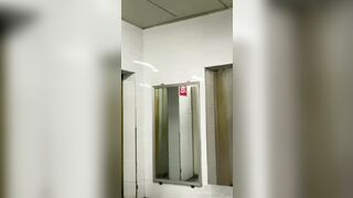 贵在真实，校内公共浴室内部春色，超多学妹全裸洗澡出浴曝光12